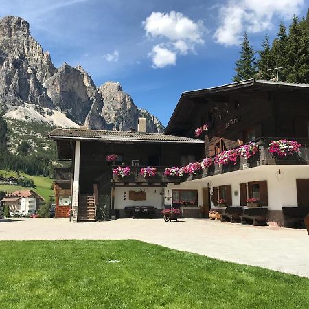 Garni La Vara Corvara Exteriör bild
